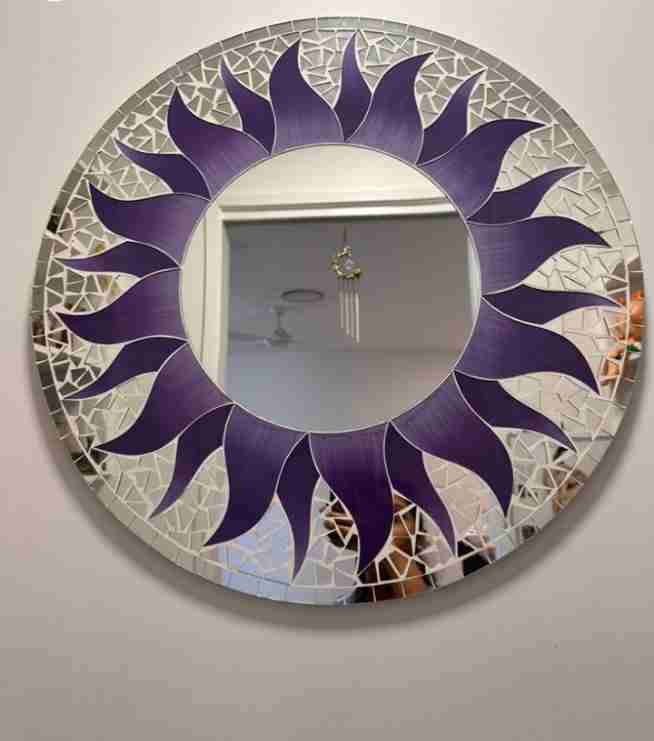 Flexible mirror with decorate
