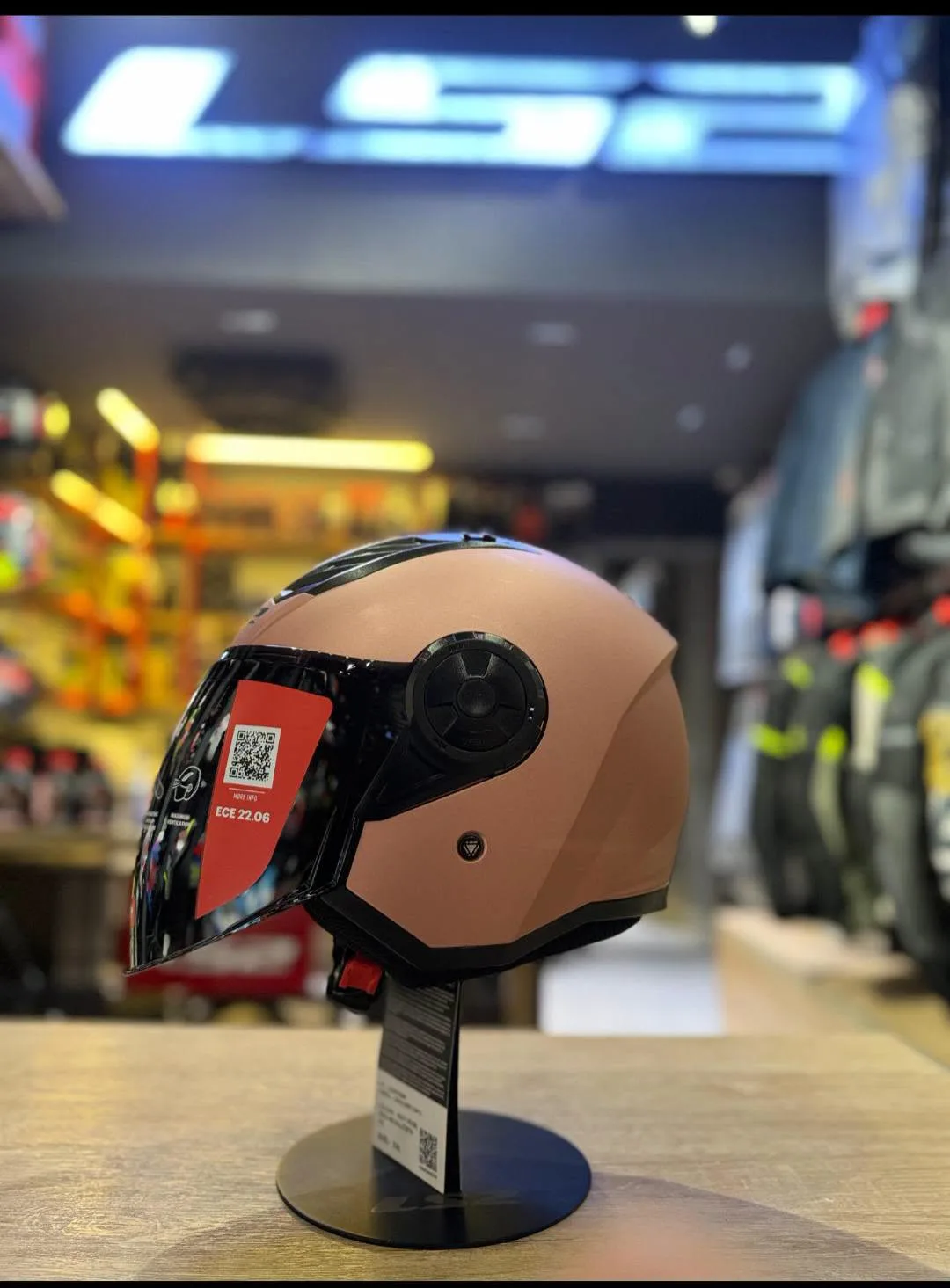 🔥 Premium LS2 Helmet | ECE 22.06 Certified | Stylish & Comfortable