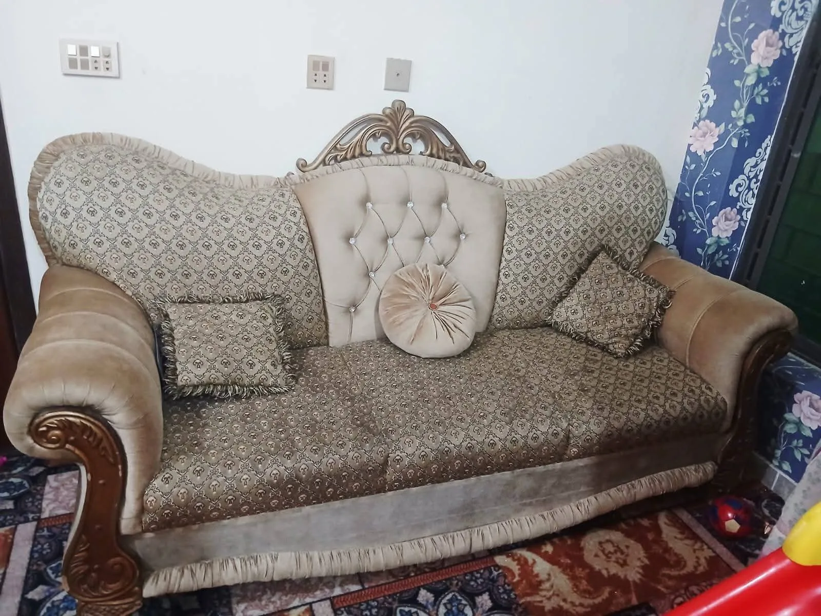 Urgent sofa sell
