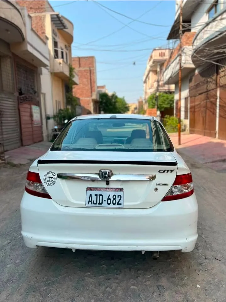 Honda City 2005 | Genuine Interior | Chilled AC | Sindh Registered | Faisalabad