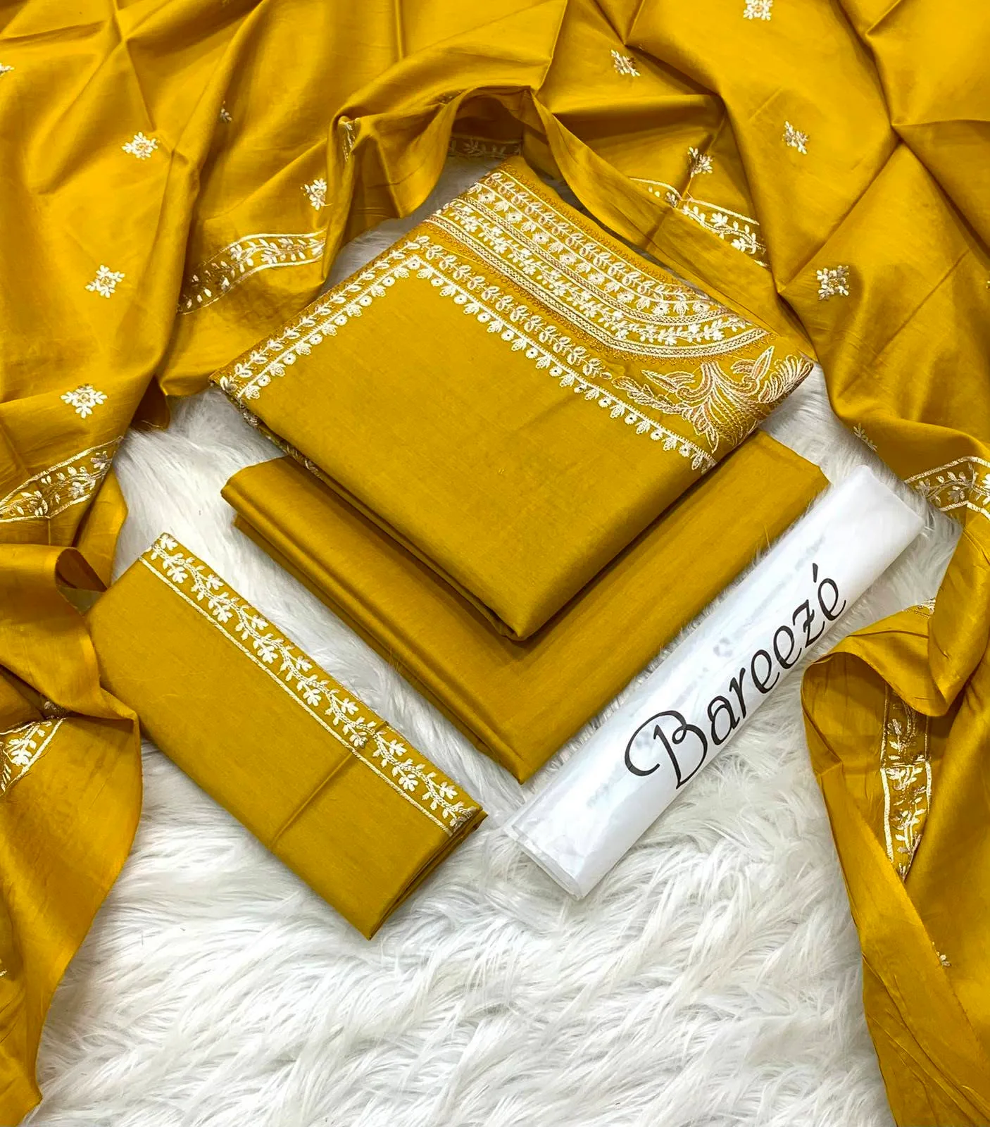 Bareeze Embroidered Lawn 3 Piece Suit | Premium Collection | Sale Price Rs. 3,000