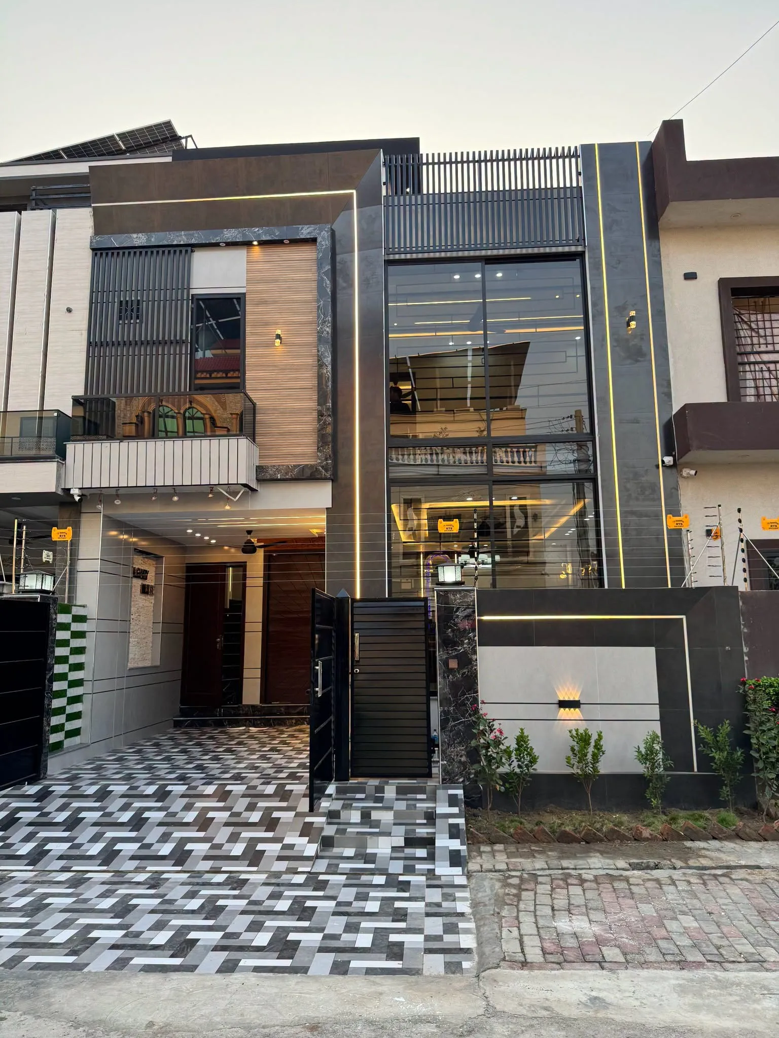 For Sale - 5 Marla 2.5 Story House For Sale β Central Park Lahore π‘