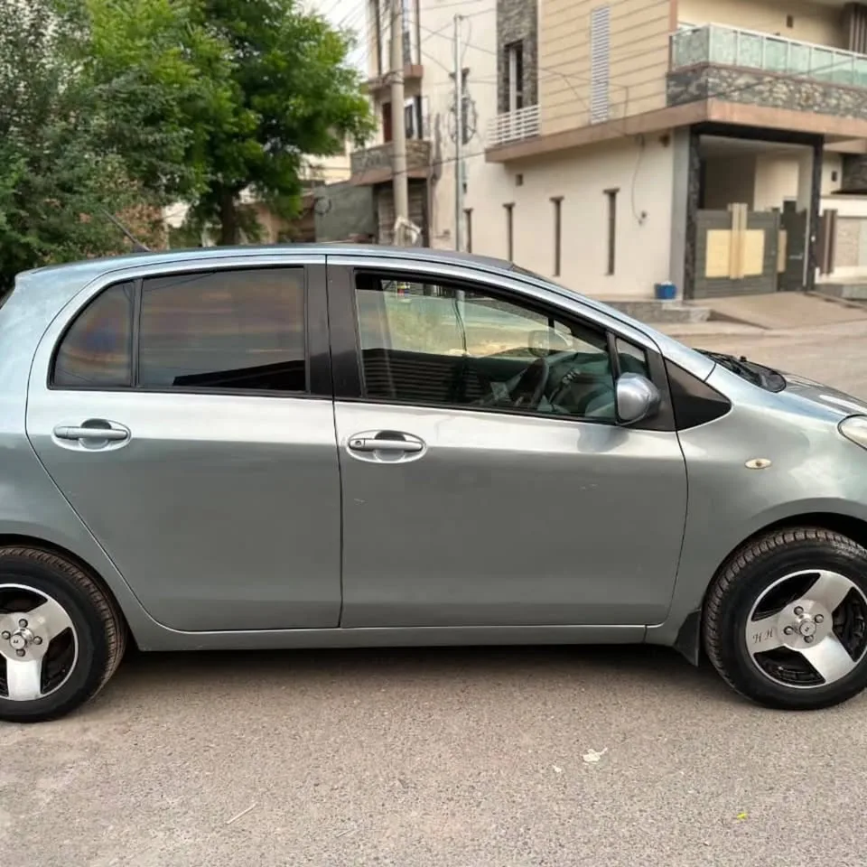Toyota Vitz 1.0 Automatic 2006 | Registered 2011 | Rs. 19.00 Lakh | Easy on installment