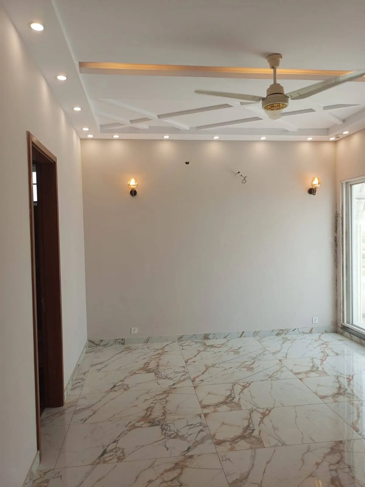 For Rent - 🏡 1 Kanal Brand New Upper Portion For Rent – DHA Phase 8 Lahore